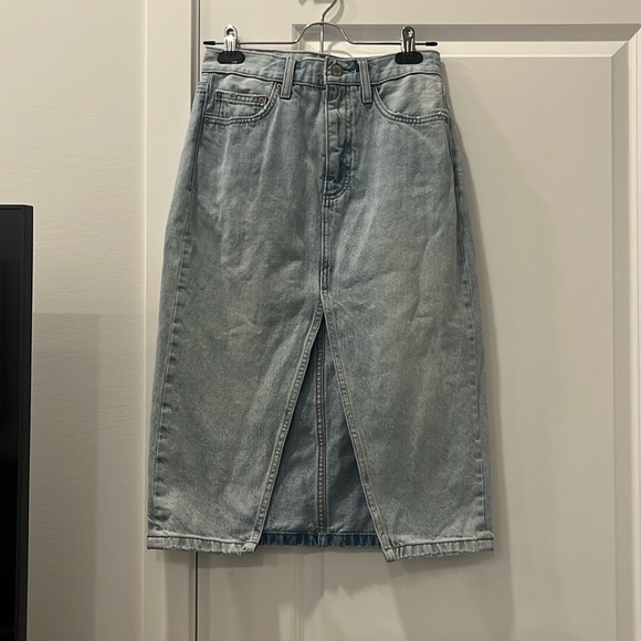 Aritzia Denim Forum The 90s Halle Denim Skirt - Picture 1 of 2